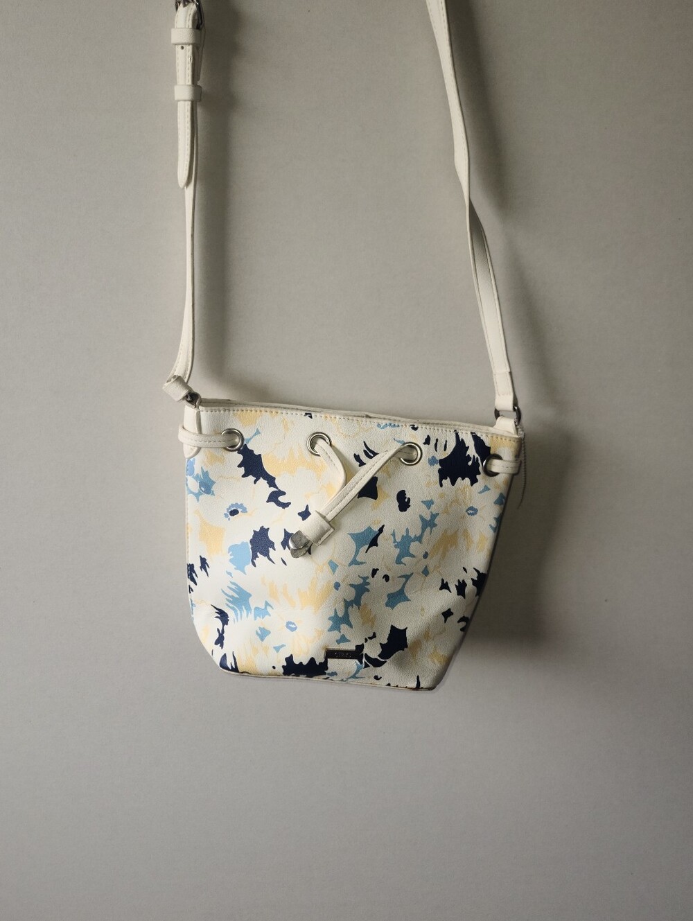 Chaps Small Floral Crossbody Bucket Bag in White and Blue